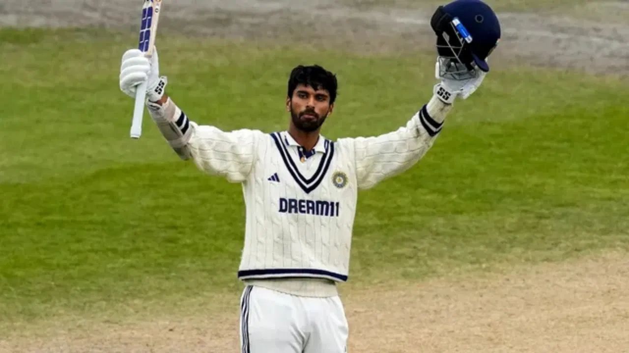 સુંદર તાજેતરમાં ઈંગ્લેન્ડ પ્રવાસ પર ટીમ ઈન્ડિયાનો ભાગ હતો. તેણે આ પ્રવાસ પર 47ની સરેરાશથી 284 રન બનાવ્યા, જેમાં ઓલ્ડ ટ્રેફોર્ડ ખાતેની સદીનો પણ સમાવેશ થાય છે, જેનાથી ભારતે મેચ બચાવી હતી. આ ઉપરાંત, તેણે બોલિંગમાં પણ છાપ છોડી હતી. 