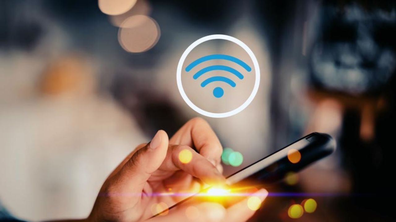 તમારા Wi-Fi સાથે કયા ઉપકરણો જોડાયેલા છે? કેવી રીતે શોધવું?: પ્રથમ, તમારે તપાસવું જોઈએ કે કયા ઉપકરણો તમારા Wi-Fi સાથે જોડાયેલા છે. આ કરવા માટે, રાઉટરના એડમિન પેનલ પર જાઓ અને "કનેક્ટેડ ડિવાઇસીસ" વિભાગ શોધો. અહીં તમને બધા ઉપકરણોના નામ અને તેમના કનેક્શન મળશે. જો તમને કોઈ એવા ઉપકરણો દેખાય જે તમે ઓળખતા નથી, તો તેમને બ્લોક કરો. 