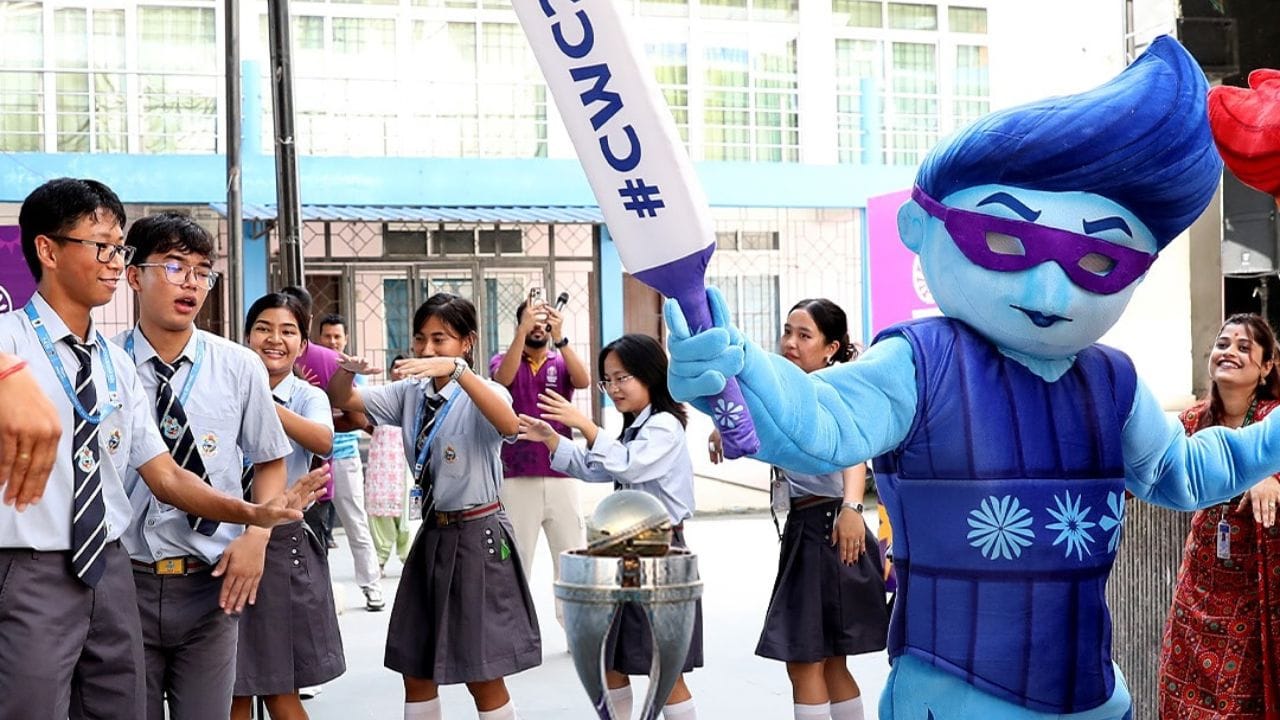 4 દિવસ સુધી ચાલશે પ્રી-સેલ. આ પ્રી સેલ વિન્ડો રેગુલર ટિકિટ સેલ પહેલા એક ખાસ અવસર પર શરુ કરવામાં આવ્યો છે.ICCના નિવેદન મુજબ, 4 સપ્ટેમ્બરથી શરૂ થયેલો આ સેલ 4 દિવસ સુધી ચાલશે. જોકે, આ 4 દિવસનો પ્રી-સેલ દરેક માટે નથી. તે ફક્ત Google Pay ગ્રાહકો માટે રાખવામાં આવ્યો છે, જેઓ આ સમયગાળા દરમિયાન ટિકિટ ખરીદી પર 100 રૂપિયા સુધીનું કેશબેક પણ મેળવી શકે છે. જોકે, ટિકિટની કિંમત ફક્ત 100 રૂપિયા રહેશે.