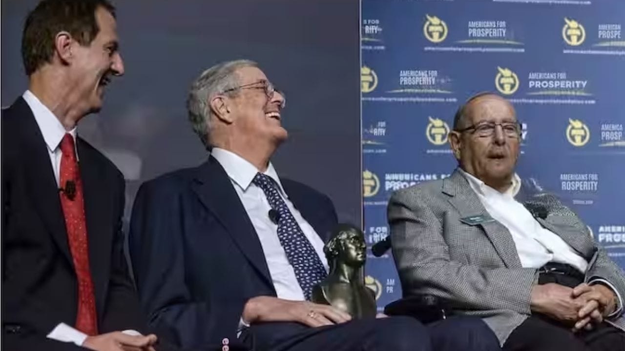 Koch Family : કોચ પરિવાર કોચ ઇન્ડસ્ટ્રીઝ ચલાવે છે, જે યુ.એસ.ની સૌથી મોટી ખાનગી કંપનીઓમાંની એક છે, જેની સંપત્તિ $148 બિલિયન છે.