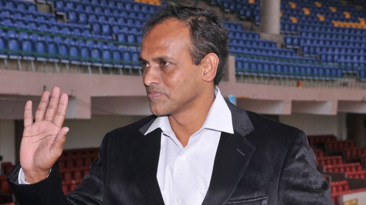 યેરે ગૌડ કર્ણાટક અને રેલવેના ભૂતપૂર્વ ક્રિકેટર છે. તેમણે પોતાની કારકિર્દીમાં 134 ફર્સ્ટ ક્લાસ મેચ રમી હતી જેમાં તેમણે 16 સદી અને 39 અડધી સદી ફટકારી હતી. ગૌડની ફર્સ્ટ ક્લાસ કારકિર્દીમાં સરેરાશ 45 થી વધુ હતી. લિસ્ટ A ક્રિકેટમાં પણ તેમણે 37 થી વધુની સરેરાશથી 1051 રન બનાવ્યા હતા. 