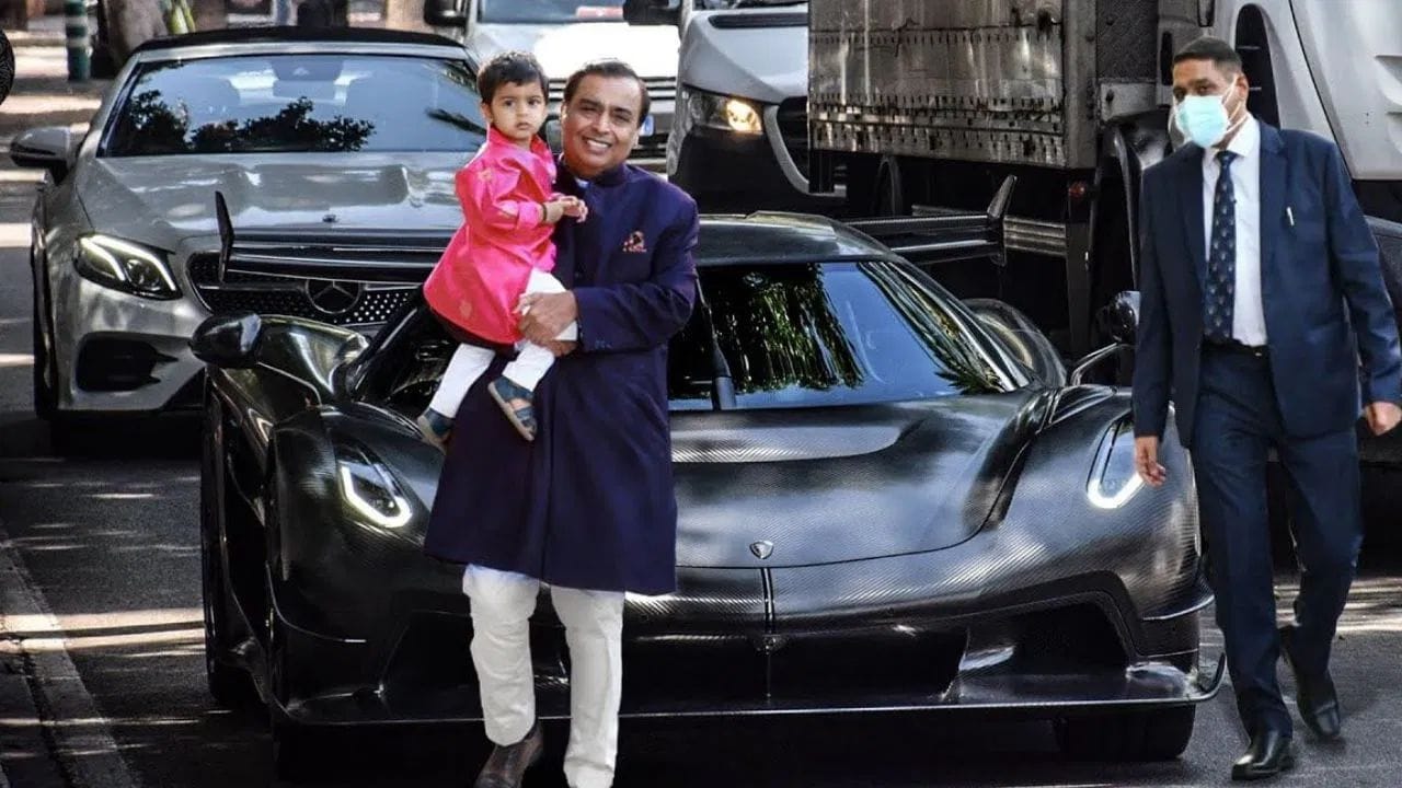 મુકેશ અંબાણીની ગાડીઓ કિંમતની દ્રષ્ટિએ પીએમ મોદીની ગાડીઓ કરતાં ઘણી મોંઘી છે. જો કે, વડાપ્રધાનની ગાડીઓ સુરક્ષા માટે બનાવવામાં આવી છે. આ ગાડીઓ માત્ર મોંઘી નથી પરંતુ તેમાં હાઇ-ટેક ગિયર, બ્લાસ્ટ-પ્રૂફ ફીચર્સ અને ઇમરજન્સી રેસ્ક્યુ સિસ્ટમ પણ છે. બીજી તરફ, અંબાણીની કાર લક્ઝરી અને સ્ટાઇલનું પ્રતીક છે. આથી તેવું કહી શકાય કે, મુકેશ અંબાણીની કાર વિશ્વની સૌથી મોંઘી અને કસ્ટમાઇઝ્ડ કારમાંની એક છે.