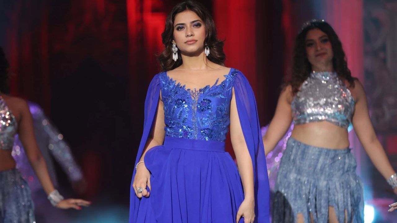 આ પછી, નગ્મા મિરાજકર છે. તે સોશિયલ મીડિયા ઇન્ફ્લુએન્સર છે. અવેજની ગર્લફ્રેન્ડના 8 મિલિયન ફોલોઅર્સ છે.