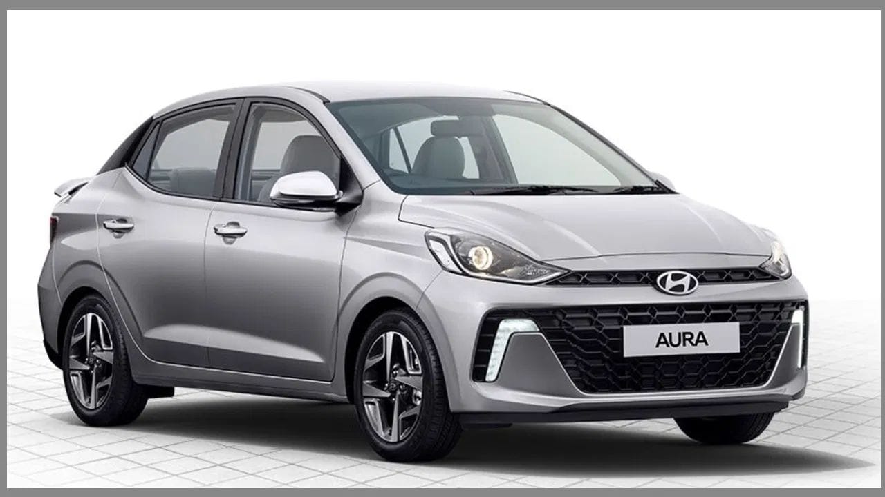 સેડાન ખરીદદારો માટે સારા સમાચાર - કોમ્પેક્ટ સેડાન સેગમેન્ટમાં, કંપનીની Hyundai Aura પણ આ કિંમત ઘટાડાનો ભાગ બની છે. વિવિધ વેરિઅન્ટમાં 55,780 રૂપિયાથી 76,316 રૂપિયા સુધીનો ઘટાડો કરવામાં આવ્યો છે. તે જ સમયે, બેઝ E ટ્રીમ હવે 5,98,320 રૂપિયામાં થયા છે, જ્યારે E CNG પર 64,368 રૂપિયાનો ફાયદો આપવામાં આવી રહ્યો છે. નવી લોન્ચ થયેલી S AMT ની કિંમત 7,38,812 રૂપિયા થઈ ગઈ છે. SX CNG, SX+ અને SX (O) જેવા ટોચના વેરિઅન્ટની કિંમતોમાં પણ ઘટાડો કરવામાં આવ્યો છે, જેના કારણે આ મોડેલ નવા ગ્રાહકો માટે વધુ સસ્તું બનશે.