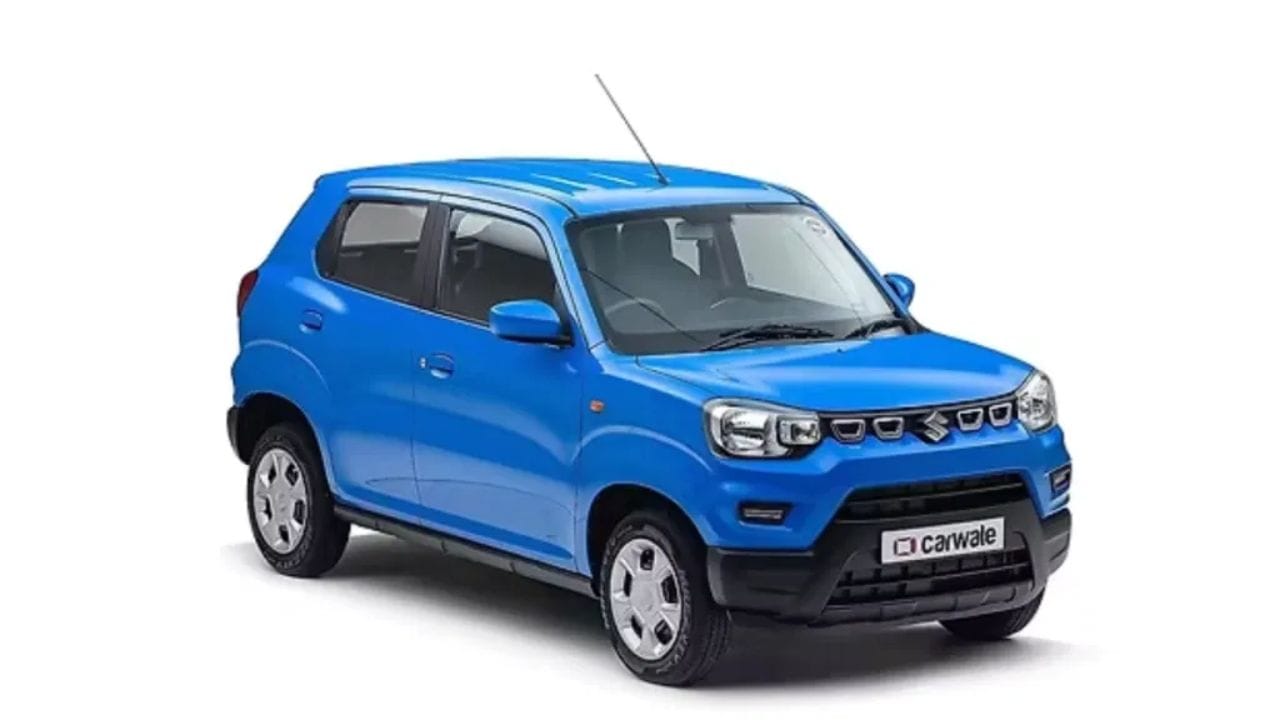 S-Preso સારી ઇન્ટિરિયર સ્પેસ ધરાવતી નાની કાર છે. કોમ્પેક્ટ ડિઝાઇનવાળી આ મીની-SUV ચલાવવામાં સરળ છે. તેના ત્રણ વેરિયન્ટ્સ છે, જેની ઓન-રોડ કિંમત 6 લાખ રૂપિયાથી ઓછી છે. Std(O) વેરિયન્ટ્સની ઓન-રોડ કિંમત 4.70 લાખ રૂપિયા, LXi(O) 5.48 લાખ રૂપિયા અને VXi(O) 5.71 લાખ રૂપિયા છે. 1,00,000 લાખ રૂપિયાનું ડાઉન પેમેન્ટ કર્યા પછી Std(O) વેરિઅન્ટ ખરીદનારને આગામી 5 વર્ષ માટે 7,865 રૂપિયા EMI તરીકે ચૂકવવા પડશે.