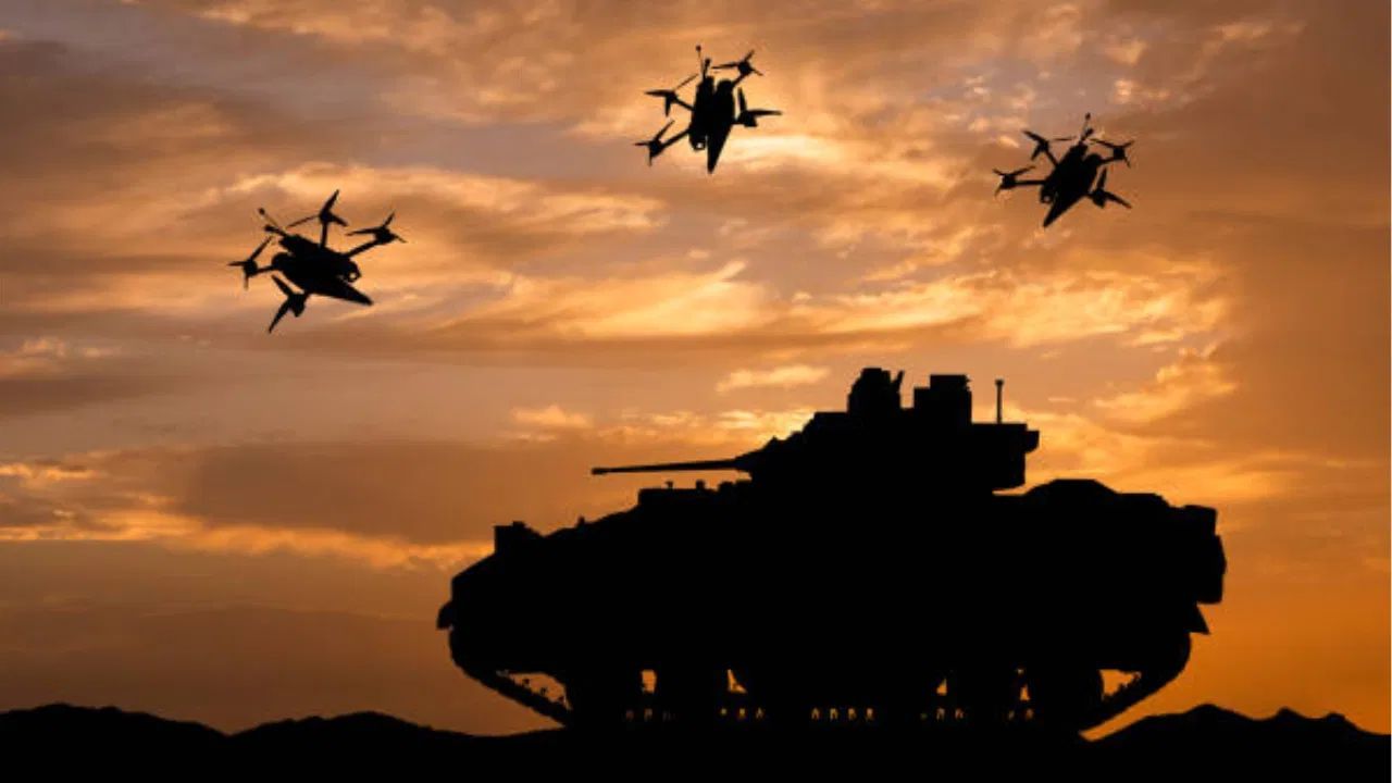 બીજીબાજુ ઓસ્ટ્રેલિયા પાસે 557 ડ્રોન છે, જેમાં PD 100 બ્લેક હોર્નેટ અને MQ9 રીપરનો સમાવેશ થાય છે. આ સિવાય ફિનલેન્ડ પાસે 412 ડ્રોન છે. ફિનલેન્ડના કાફલામાં ઓર્બિટર 2B અને રેન્જર ડ્રોનનો સમાવેશ થાય છે.