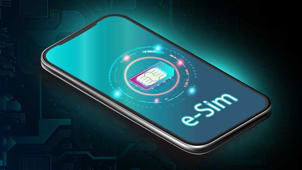 "QR કોડનો ઉપયોગ કરો" પસંદ કરો અને ઇમેઇલમાં પ્રાપ્ત QR કોડ સ્કેન કરો. ત્યારબાદ તમને IVR કૉલ પ્રાપ્ત થશે, અને eSIM માટે તમારી વિનંતી પર પ્રક્રિયા કરવામાં આવશે.