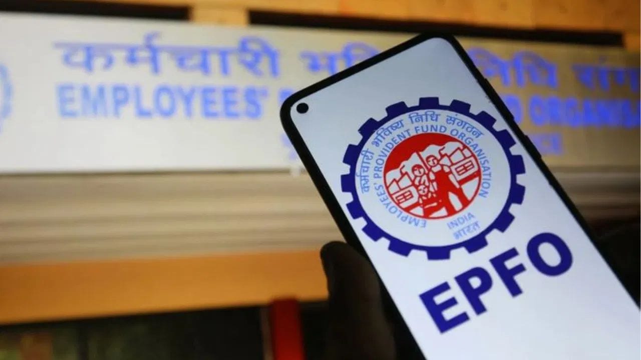 સરકાર દિવાળી પહેલા લગભગ 8 કરોડ EPFO ખાતાધારકોને આ પહેલનો લાભ આપશે તેવી શક્યતા છે. EPFOની આ નવી પહેલ લોકોને વધુ સરળ અને સુવિધાજનક સેવા પૂરી પાડશે તેવું માનવામાં આવી રહી છે.