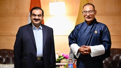 ગૌતમ અદાણીની કંપની અદાણી પાવર અને ભૂતાનની સરકારી કંપની ડ્રુક ગ્રીન પાવર કોર્પોરેશન લિમિટેડે સાથે મળીને એક મોટું પગલું ભર્યું છે. બંનેએ ભૂતાનમાં 570 મેગાવોટના વાંગચુ હાઇડ્રોઇલેક્ટ્રિક પ્રોજેક્ટ માટે શેરહોલ્ડર કરાર પર હસ્તાક્ષર કર્યા છે. ઉપરાંત, પાવર પરચેઝ એગ્રીમેન્ટ (PPA) પર પ્રારંભિક કરાર થયો છે. આ માટે 6,000 કરોડ રૂપિયા ખર્ચ કરવામાં આવશે.