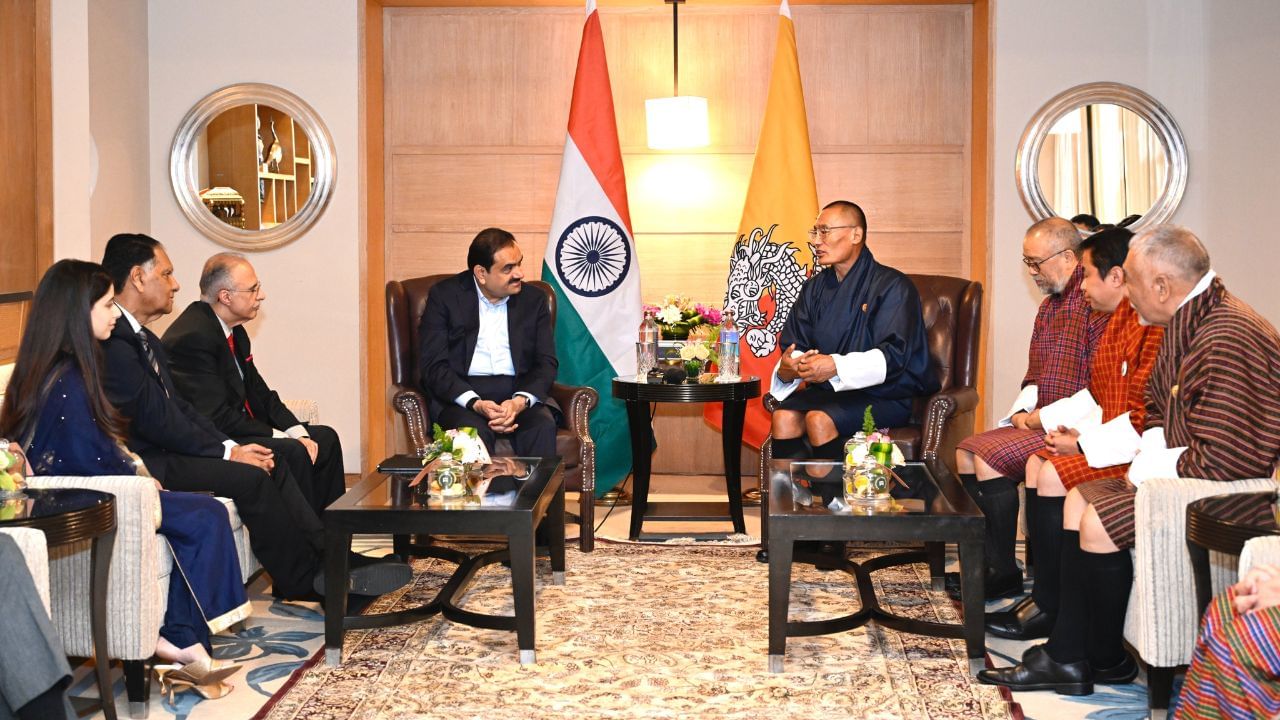 ભૂતાનની શાહી સરકાર સાથે આ પ્રોજેક્ટ માટે એક કન્સેશન કરાર પણ કરવામાં આવ્યો છે. આ બધા કરાર ભૂતાનના પીએમ દાશો ત્શેરિંગ ટોબગે અને અદાણી ગ્રુપના ચેરમેન ગૌતમ અદાણીની હાજરીમાં થયા હતા. આ સોદો અદાણી પાવર અને DGPC માટે BOOT મોડેલ પર વાંગચુ હાઇડ્રોઇલેક્ટ્રિક પ્રોજેક્ટ શરૂ કરવાનો માર્ગ મોકળો કરે છે.