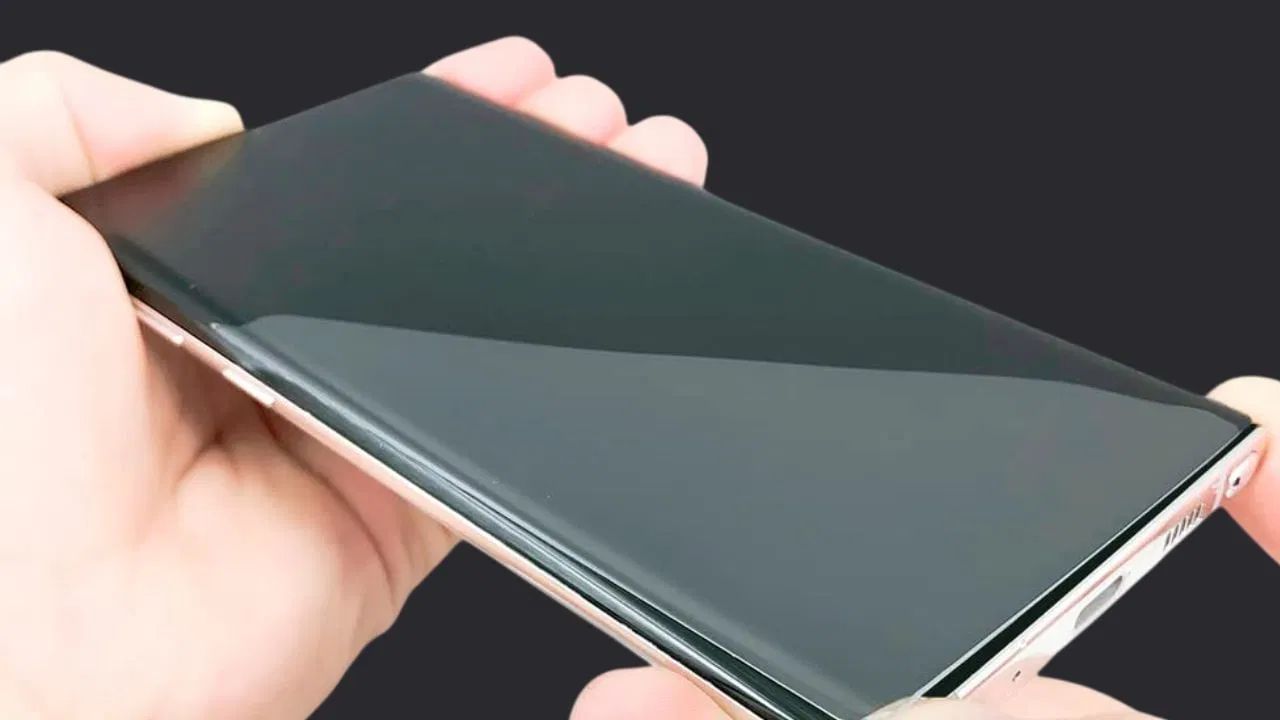 સસ્તા અને નબળી ગુણવત્તાવાળા ટેમ્પર્ડ ગ્લાસનો ઉપયોગ સ્ક્રીનના મૂળ રંગોને ઝાંખા કરી શકે છે. ડિસ્પ્લે પીળો અથવા ઝાંખો દેખાઈ શકે છે, જે તમારી આંખો પર પણ ખરાબ અસર કરી શકે છે. ઘણી સ્માર્ટફોન સ્ક્રીનોમાં ઓલિયોફોબિક કોટિંગ હોય છે. આ કોટિંગ ફિંગરપ્રિન્ટ્સ, ધૂળ અને તેલને સ્ક્રીન પર ચોંટતા અટકાવે છે. નબળી ગુણવત્તાવાળા ટેમ્પર્ડ ગ્લાસનો ઉપયોગ ધીમે ધીમે ચોંટવા લાગે છે, જેનાથી સ્ક્રીનને અને સાફ કરવી મુશ્કેલ લાગે છે.