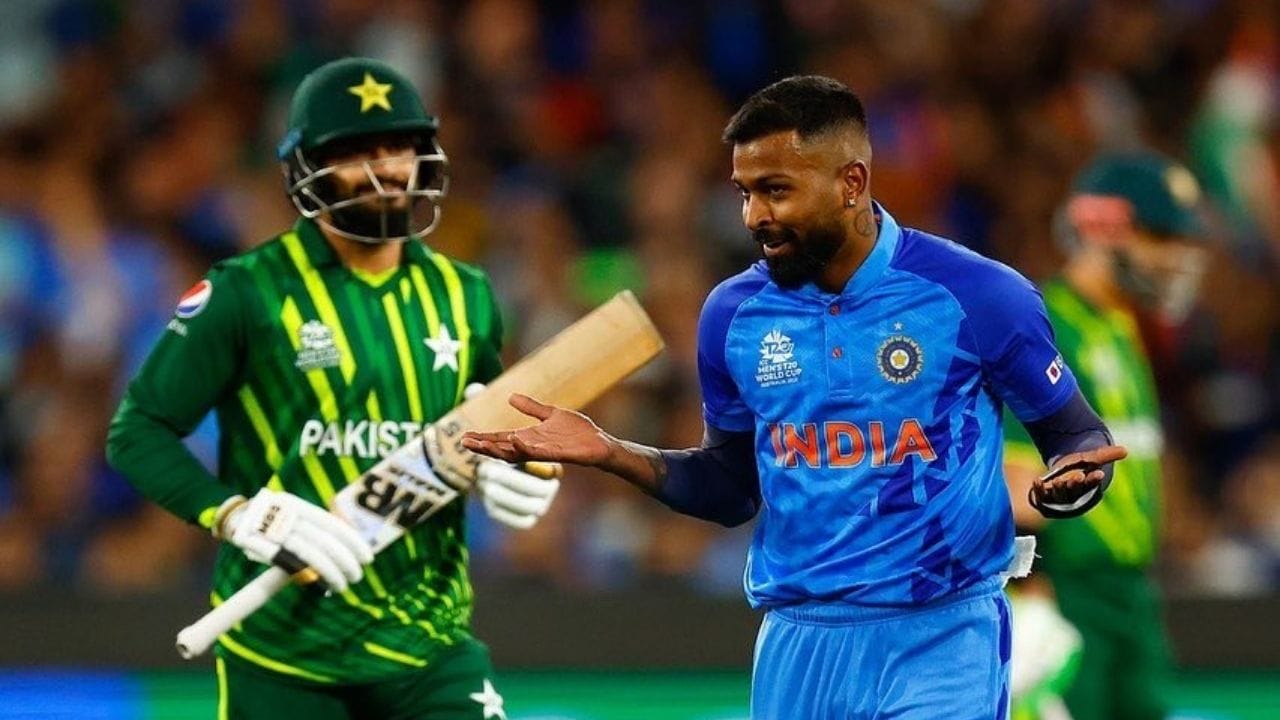 પાકિસ્તાન વિરુદ્ધ હાર્દિક પંડ્યાનું વનડે અને ટી20 ઈન્ટરનેશનલ બંન્નેમાં બોલ અને બેટથી શાનદાર પ્રદર્શન જોવા મળ્યું છે. હાર્દિક પંડ્યાએ પાકિસ્તાન વિરુદ્ધ અત્યારસુધી કુલ 7 ટી20 ઈન્ટરનેશલ મેચ રમી છે. જેમાં તેમણે 91 રન બનાવ્યા છે.