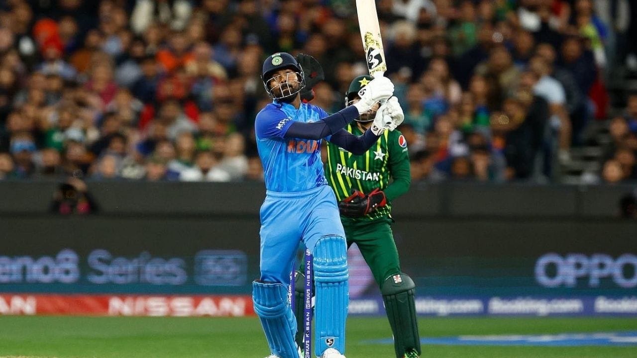 હાર્દિક પંડ્યાનો દુબઈના મેદાન પર ટી20 ઈન્ટરનેશલ રેકોર્ડ જોઈએ તો. અત્યારસુધી 8 મેચ રમી છે. જેમાં તેમણે 21ની સરેરાશથી 84 રન બનાવ્યા છે. આ દરમિયાન તેમનો સર્વોચ્ય સ્કોર અણનમ 33 રનનો છે.