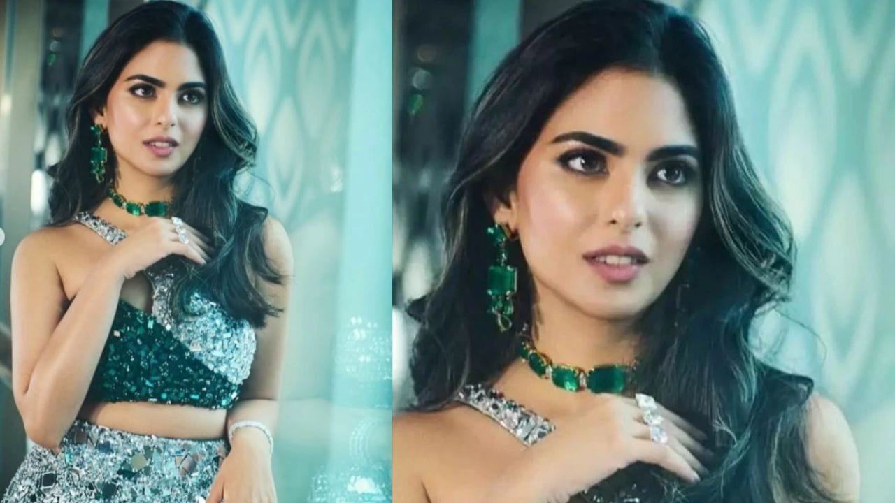 રાધિકા મર્ચન્ટ હંમેશા તેની સુંદરતા અને સ્ટાઇલિશ લુક્સ માટે હેડલાઈન્સમાં રહે છે, પરંતુ તેની નણંદ એટલે કે ઈશા અંબાણી પણ સુંદરા મામલે તેની ભાભી રાધિકા અને શ્લોકા બન્નેને ટક્કર આપે છે. ઈશા ઘણીવાર તેના ગ્લેમરસ અને સ્ટાઇલિશ લુક્સ માટે હેડલાઇન્સમાં રહે છે. ભલે તે વેસ્ટર્ન હોય કે એથનિક, તે દરેક આઉટફિટમાં એકદમ અદભુત લાગે છે. ચાલો આ સુંદર ફોટા પર એક નજર કરીએ.