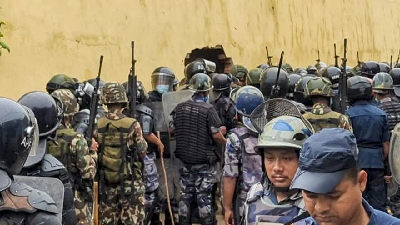 પુરુષ અને સ્ત્રી બ્લોક ઉપરાંત, સગીર અને ખાસ શ્રેણીના કેદીઓ માટે અલગ વ્યવસ્થા કરવામાં આવી છે. સુંધારા વિસ્તારમાં બનેલી આ જેલ કાઠમંડુના સેન્ટરમાં છે. તે કોર્ટ અને સરકારી કચેરીઓની નજીક છે