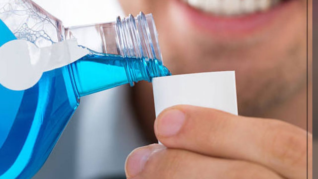 રોજ ઉપયોગના ગેરફાયદા: સુકા મોં - ઘણા માઉથવોશમાં આલ્કોહોલ હોય છે, જે લાળ ઘટાડે છે અને મોં સૂકવી નાખે છે. ઓછી લાળ બેક્ટેરિયાના વિકાસની શક્યતા વધારે છે. આપણા મોંમાં સારા અને ખરાબ બંને બેક્ટેરિયા હોય છે. માઉથવોશનો દૈનિક ઉપયોગ સારા બેક્ટેરિયાને પણ મારી શકે છે.