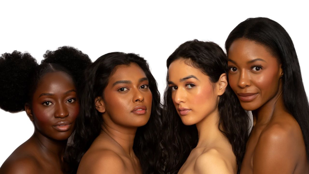 તેઓ પરિવારનું ધ્યાન રાખે છે: લગ્ન પછી, શ્યામ રંગની છોકરીઓ તેમના પરિવારનું સંપૂર્ણ ધ્યાન રાખે છે, તેથી જ તેઓ તેમના આખા પરિવારની પ્રિય હોય છે. તેઓ પરિવારમાં ક્યારેય કોઈને ફરિયાદ કરવાનો મોકો આપતા નથી.