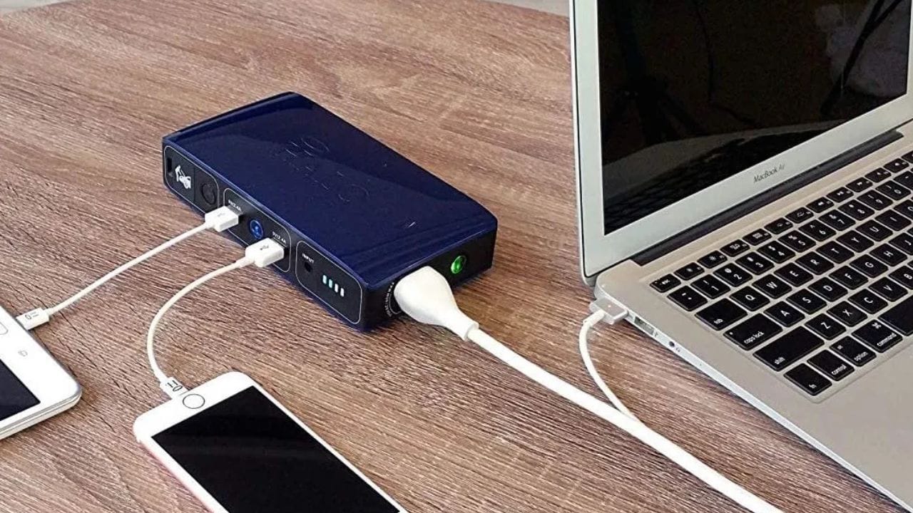 ડેટા ચોરી અને વાયરસનું જોખમ: ઘણી વખત આપણે વિચાર્યા વગર ફોનને લેપટોપ સાથે ચાર્જ કરવા માટે કનેક્ટ કરીએ છીએ. આમ કરવાથી, USB કનેક્શનથી ડેટા ટ્રાન્સફર પણ ચાલુ થઈ જાય છે અને જો તમારા લેપટોપમાં વાયરસ કે માલવેર હોય, તો તે ફોનમાં પણ આવી શકે છે. તે જ સમયે, જો તમે ફોનને ચાર્જ કરવા માટે બીજા કોઈના લેપટોપ સાથે કનેક્ટ કરો છો, તો તમારો ડેટા ચોરાઈ જવાનો ભય પણ વધી જાય છે.