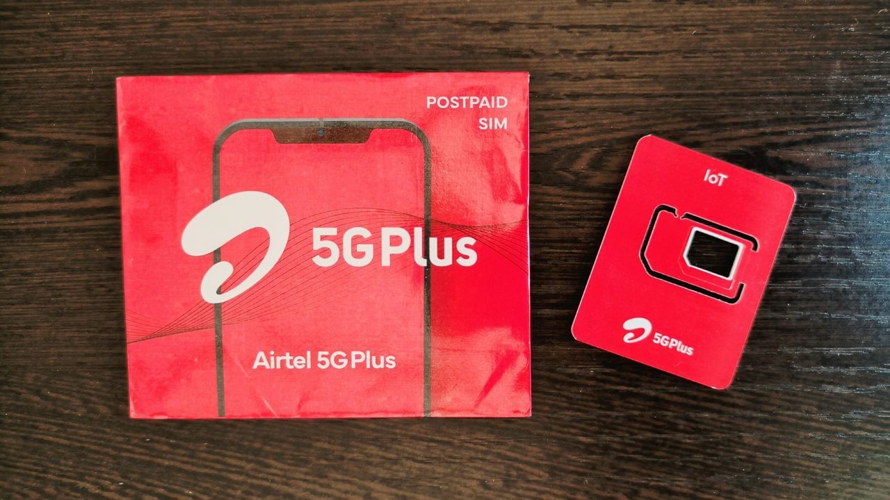 Airtel: જો તમે એરટેલ યુઝર્સ છો, તો તમારે પહેલા "eSIM <space> રજિસ્ટર્ડ ઇમેઇલ સરનામું" લખીને 121 પર SMS મોકલવો પડશે. આ પછી એક મેસેજ આવશે, અને તમારે તમારી ઇ-સિમ રિકવેસ્ટ પુષ્ટિ કરવા માટે "1" સાથે જવાબ આપવાની જરૂર પડશે. ત્યારબાદ તમારે તમારી ઓળખની પુષ્ટિ કરવા માટે એરટેલ પ્રતિનિધિને કૉલ કરવાની જરૂર પડશે, અને ઇ-સિમનો QR કોડ તમારા રજિસ્ટર્ડ ઇમેઇલ સરનામાં પર મોકલવામાં આવશે. આ QR કોડ સ્કેન કરવાથી તમે ઇ-સિમનો ઉપયોગ શરૂ કરી શકશો.