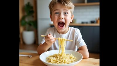 લોકો સ્નેક તરીકે ઇન્સ્ટન્ટ નૂડલ્સ ખાવાનું પસંદ કરે છે અને ઘણીવાર તેને બનાવતી વખતે કાચા ખાય છે. પરંતુ શું તમે જાણો છો કે તેને પકાવ્યા વગર કાચા નૂડલ્સ ખાવું જીવલેણ સાબિત થઈ શકે છે? ઇજિપ્તમાં, એક 13 વર્ષના છોકરાએ નાસ્તામાં કાચા નૂડલ્સના 3 પેકેટ ખાધા, નૂડલ્સ ખાધાના થોડા સમય પછી, તેને પેટમાં તીવ્ર દુખાવો અને ઉલટી થવા લાગી. પરિવારે બાળકને તાત્કાલિક હોસ્પિટલમાં લઈ ગયા પરંતુ તેનું મૃત્યુ થયું.