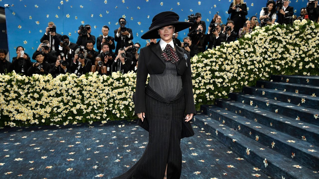 અહીથી તેની મિત્રતા શરુ થઈ હતી. 2013માં રોકી તેના ડાયમંડ વર્લ્ડ ટુરમાં સામેલ થયો હતો. આ જ વર્ષે રિહાનાએ પણ તેના મ્યુઝિક વીડિયો ફેશન કિલ્લામાં જોવા મળી હતી. 2024માં રિહાનાએ એક ઈન્ટરવ્યુમાં આ વાતનો ખુલાસો કર્યો હતો. કે, તેની રોમેન્ટિક રિલેશનશિપ 2019ના અંતમાં શરુ થઈ હતી. આજે 3 બાળકોની માતા છે.    