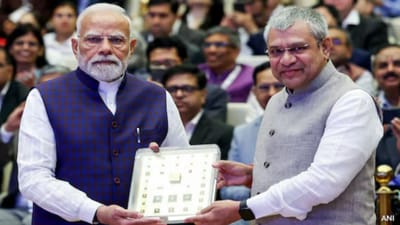 ભારતમાં લાંબા સમયથી જે 'સેમિકન્ડક્ટર સ્વ-નિર્ભરતા' વિશે વાત કરવામાં આવી રહી હતી તે હવે વાસ્તવિકતા બની ગઈ છે. સેમિકોન ઇન્ડિયા 2025 ઇવેન્ટ દરમિયાન, દેશનું પ્રથમ સંપૂર્ણપણે સ્વદેશી 32-બીટ માઇક્રોપ્રોસેસર 'વિક્રમ' વડા પ્રધાન નરેન્દ્ર મોદીને સ્ટેજ પર સોંપવામાં આવ્યું હતું. તેને ઇસરોની સેમિકન્ડક્ટર લેબોરેટરી (SCL) દ્વારા ડિઝાઇન કરવામાં આવ્યું છે અને તેનું નામ ભારતીય અવકાશ કાર્યક્રમના પ્રતીક વિક્રમના નામ પરથી રાખવામાં આવ્યું છે.