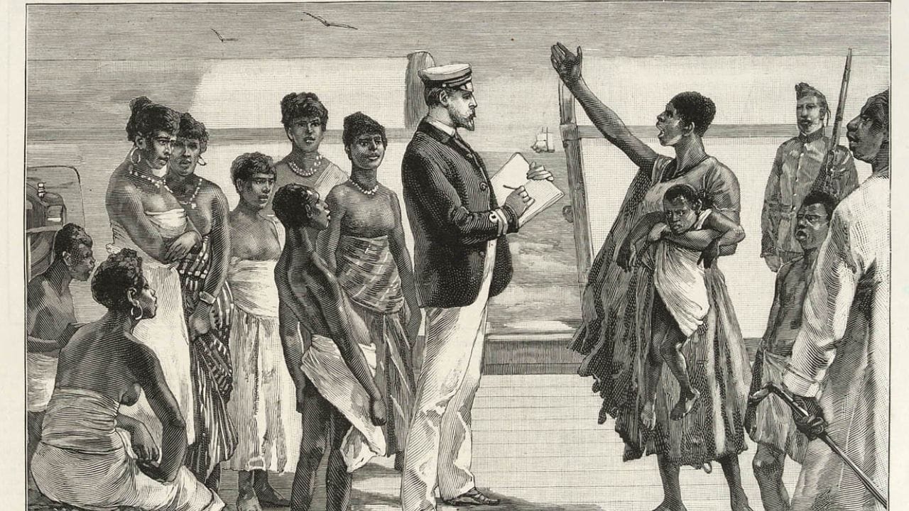 સ્ત્રીઓ અને યુવાનો વધુ મોંઘા હતા કારણ કે તેઓ વધુ મજબૂત હતા. આશ્ચર્યની વાત એ છે કે ગુલામ બનેલા આફ્રિકનોને સાંકળોથી બાંધીને 300 માઈલ કિનારા સુધી લઈ જવામાં આવતા હતા. તેમાંથી અમુકના તો રસ્તામાં મૃત્યુ થઈ જતા. ત્યારબાદ તેમને 5,000 માઇલની મુસાફરી પર અમેરિકા, જેને મિડલ પેસેજ કહેવાય છે, પર વહાણ દ્વારા લઈ જવામાં આવ્યા.