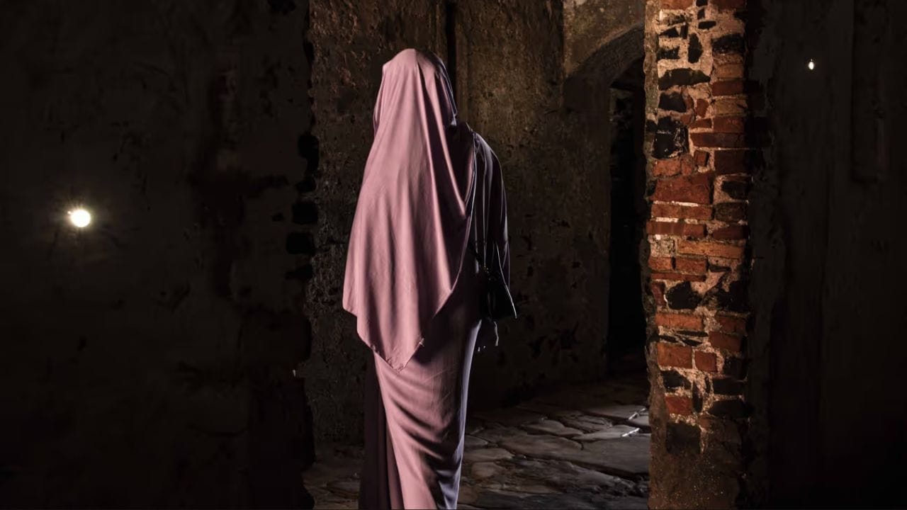 આ સ્થળ આજે પણ આપણને Slave Tradeની યાદ અપાવે છે. વર્ષો પહેલા, અહીં એક ગુલામ બજાર હતું જ્યાં આરબ દેશોના લોકો ગુલામો ખરીદવા આવતા હતા. જેઓ મોટી ઉંમરના હતા તેઓને ઓછા ભાવે ખરીદવામાં આવતા હતા. સૌથી વધુ કિંમત મહિલાઓ અને યુવાનો માટે હતી.