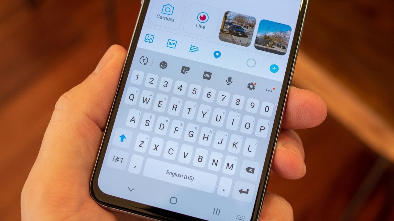 ખાસ કરીને ભારતમાં, જ્યાં ઘણા લોકો હિંગ્લિશ (અંગ્રેજી અક્ષરોમાં હિન્દી શબ્દો લખવા) અથવા તેમની પ્રાદેશિક ભાષાઓમાં ટાઇપ કરે છે, મોટો સ્પેસબાર તેમને સરળતા અને સુવિધા આપે છે.