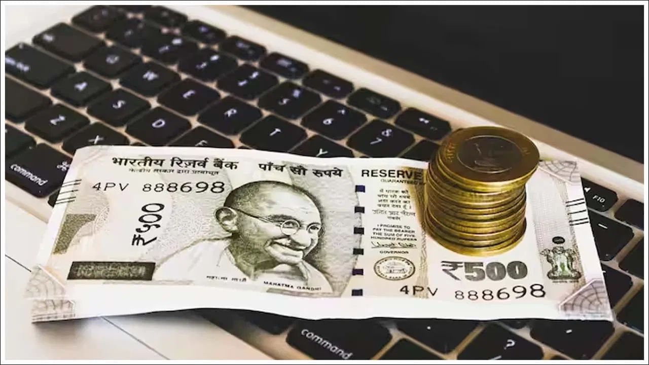 આ યોજનામાં માત્ર માતા-પિતા 10 વર્ષથી ઓછી ઉંમરની છોકરીના નામે ખાતું ખોલાવી શકે છે. આ યોજના છોકરીના શિક્ષણ અને ભવિષ્યને સુરક્ષિત કરવા માટે સારી માનવામાં આવી છે. આમાં લઘુત્તમ વાર્ષિક થાપણ (Minimum Annual Deposit) ₹250 અને મહત્તમ ₹1.5 લાખ છે.