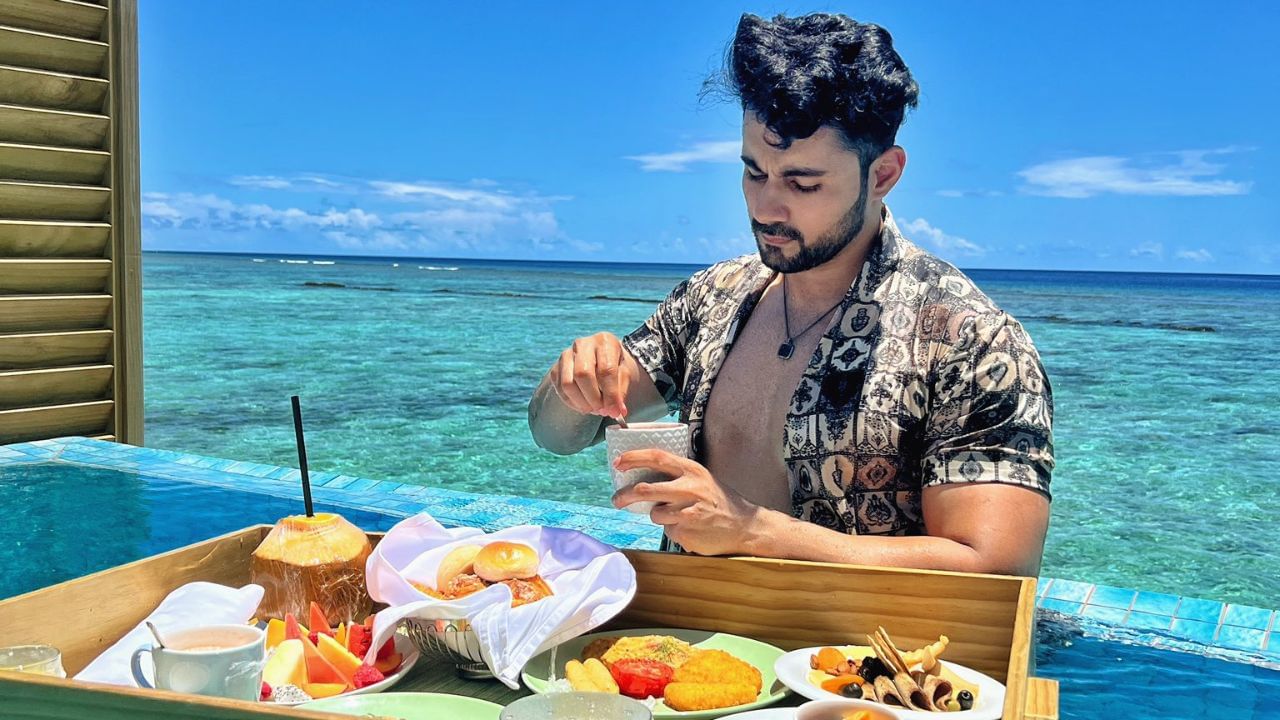  તેણે સોની એન્ટરટેઈનમેન્ટ ટેલિવિઝન સીરિયલમાં અભિનયની શરૂઆત કરી અને દિલ દે કે દેખો (સબ ટીવી) માં 