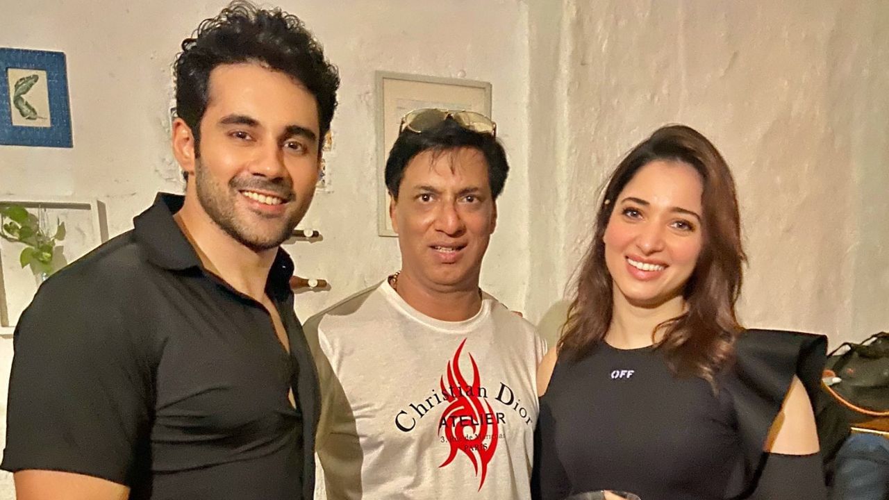 અભિષેક બજાજનો જન્મ નવી દિલ્હી, ભારતમાં, અનિતા બજાજને ત્યાં થયો હતો અને તેમની એક બહેન છે જેનું નામ એકતા બજાજ છે. તે પંજાબી પરિવારમાંથી આવે છે. 