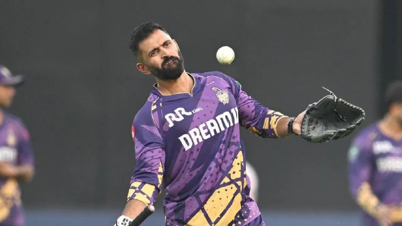 42 વર્ષીય અભિષેક નાયર પોતાની આધુનિક અને માનસિક તાલીમ પર આધારિત કોચિંગ પદ્ધતિ માટે જાણીતો છે. તાજેતરમાં તેણે ભારતીય ક્રિકેટ ટીમના સહાયક કોચ તરીકે કામ કર્યું હતું અને રોહિત શર્મા, કેએલ રાહુલ તથા શ્રેયસ અય્યર જેવા ખેલાડીઓને માર્ગદર્શન આપ્યું હતું.