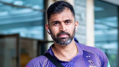 કોલકાતા નાઈટ રાઈડર્સે IPL 2026ની તૈયારીઓ પહેલા પોતાના મેનેજમેન્ટમાં મોટો ફેરફાર કરતા અભિષેક નાયરને ટીમનો હેડ કોચ તરીકે નિયુક્ત કર્યો છે. તે ચંદ્રકાંત પંડિતનું સ્થાન લેશે, જેમણે સતત ત્રણ સિઝન સુધી KKRના મુખ્ય કોચ તરીકે સેવા આપી હતી.