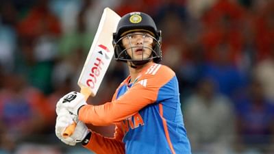 ભારતની એશિયા કપ 2025માં શાનદાર જીતમાં અનેક ખેલાડીઓએ શાનદાર ભૂમિકા નિભાવી છે પરંતુ સૌથી વધારે ચર્ચામાં રહ્યો ઓપનર અભિષેક શર્મા. આ યુવા બેટ્સમેને આખી ટૂર્નામેન્ટમાં શાનદાર પ્રદર્શન કર્યું અને તેને પ્લેયરઓફ ધ ટૂર્નામેન્ટનો ખિતાબ પણ પોતાને નામ કર્યો હતો પરંતુ હવે એક અનોખું ટ્વિસ્ટ સામે આવ્યું છે.