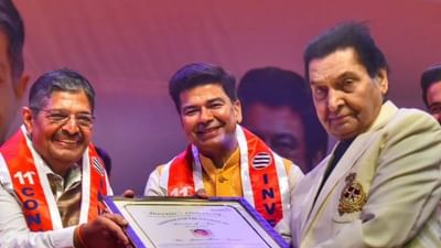 હિન્દી સિનેમાના ફેમસ અભિનેતા અને નિર્દેશક ગોર્વધન અસરાનીનું સોમવાર 20 ઓક્ટોબર દિવાળીના દિવસે મુંબઈમાં નિધન થયું છે. તેની ઉંમર 84 વર્ષની હતી. અસરાનીના અંતિમ સંસ્કાર 20 ઓક્ટોબરના સાંજે સાંતાક્રુઝ સ્થિત શાસ્ત્રી નગર શ્મશાનભૂમિમાં પરિવાર અને નજીકના લોકોની હાજરીમાં કરવામાં આવ્યા હતા. 