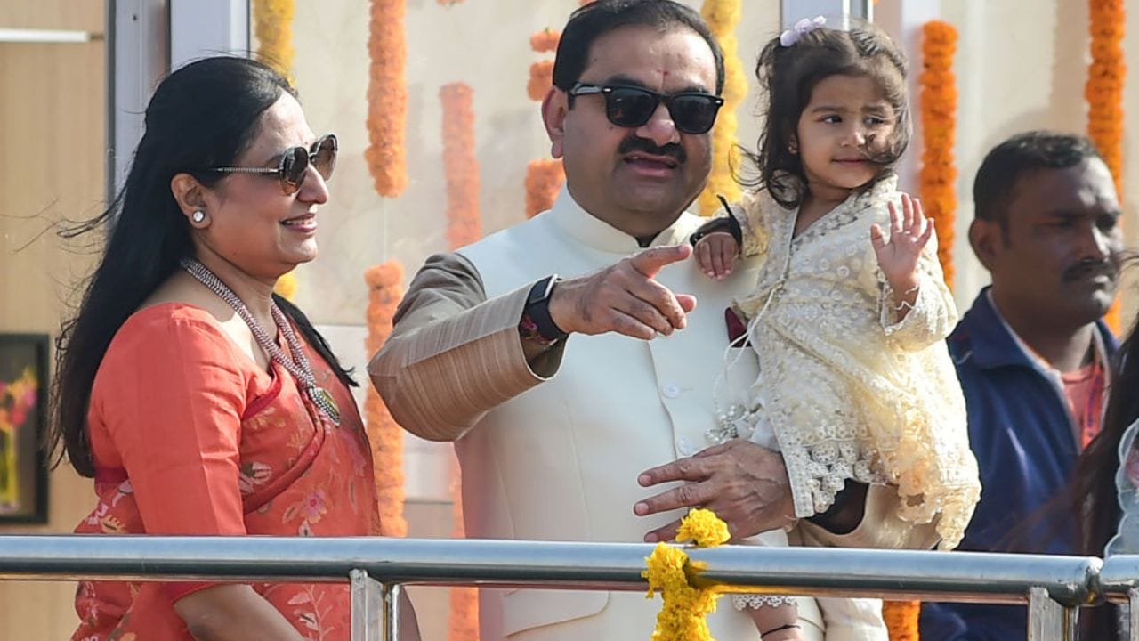 અદાણી અટક ભારતમાં જોવા મળતી અટકમાંથી એક છે. આ સમુદાયના લોકો ખાસ કરીને ગુજરાતમાં જોવા મળે છે. અદાણી શબ્દનો અર્થ વેપારી અથવા વેપાર કરનાર વ્યક્તિ થાય છે.