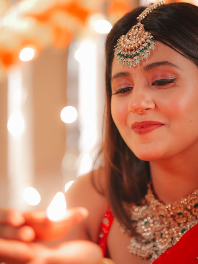 કાચા બદામ ગર્લ અંજલિ અરોરાનો પરિવાર જુઓ