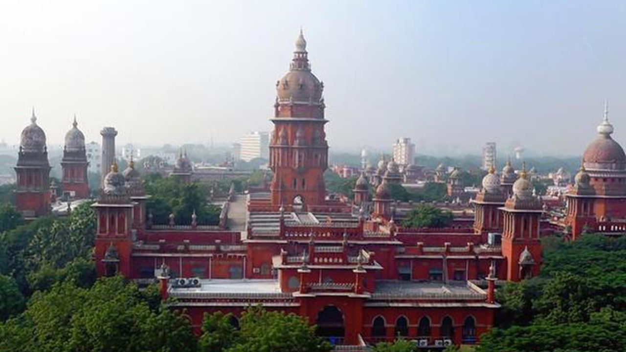 જસ્ટિસ એન. સતીશ કુમારની સિંગલ બેન્ચે જણાવ્યું હતું કે ધાર્મિક કાર્યક્રમ માટે ભેગા થવાને ગેરકાયદેસર સભા ગણી શકાય નહીં જ્યાં સુધી તેમાં હિંસા અથવા ગુનાનું તત્વ ન હોય.
