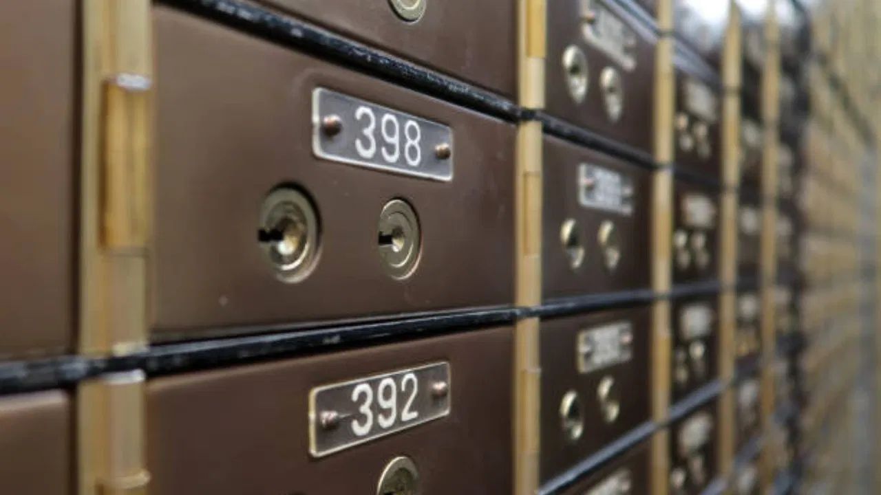 લોકર્સ અથવા બેંક ખાતાઓમાં સંગ્રહિત કિંમતી વસ્તુઓ માટે ફક્ત ક્રમિક નોમિનેશનને મંજૂરી આપવામાં આવશે. આનો અર્થ એ છે કે પ્રથમ નોમિનીના મૃત્યુ પછી જ આગામી નોમિની પાત્ર બનશે. આ માલિકી અને વારસાની પ્રક્રિયાને વધુ સ્પષ્ટ અને સરળ બનાવશે.