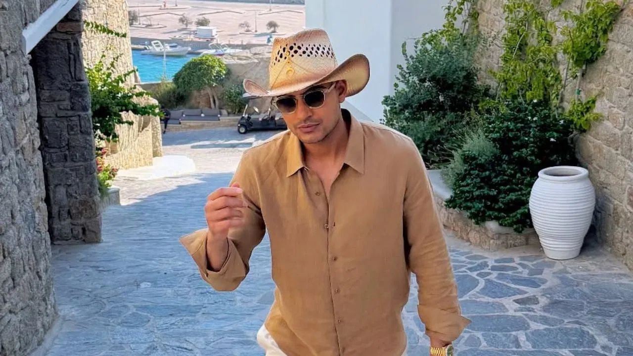 એક અહેવાલ મુજબ, શુભમન ગિલની બ્રાન્ડ વેલ્યુ એક જ વર્ષમાં લગભગ ત્રણ ગણી વધી ગઈ છે. ગિલની બ્રાન્ડ વેલ્યુ, જે 2024 માં લગભગ ₹40 કરોડ હતી, તે હવે ₹120 કરોડ સુધી પહોંચી ગઈ છે.