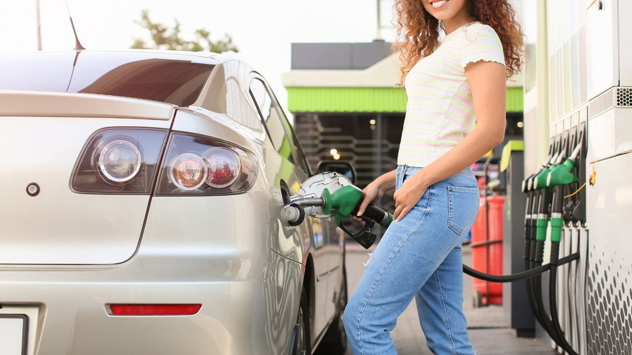  પેટ્રોલ ડીઝલ ભરતી વખતે, પંપ એટેન્ડન્ટને પ્રથમ ઓટો કટ પર ભરવાનું બંધ કરવાનું કહો.