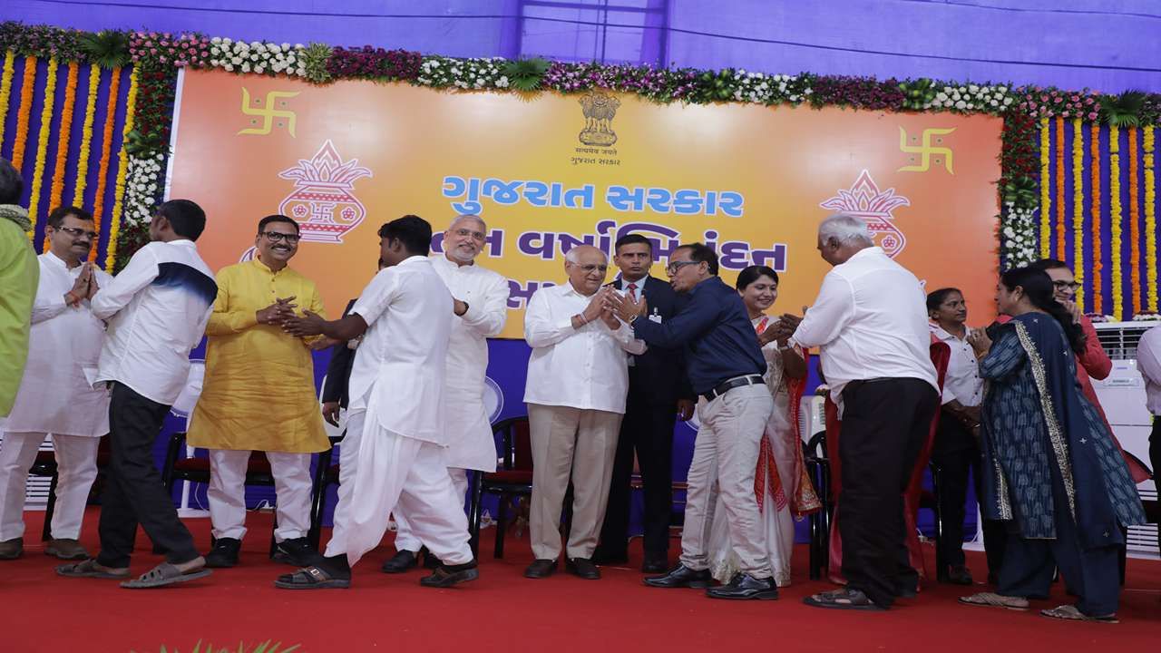 મુખ્યમંત્રી ભૂપેન્દ્ર પટેલે, સરકીટ હાઉસ, શાહીબાગ ખાતે, અમદાવાદ શહેરના શ્રેષ્ઠીઓ અને સામાન્ય નગરજનોને મળીને નવા વર્ષની શુભેચ્છાઓનું આદાન-પ્રદાન કર્યું હતું.