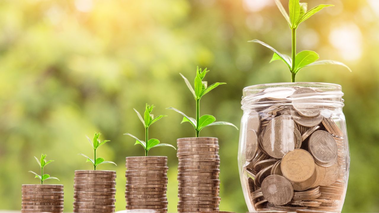  ગોળ સિક્કા બનાવવા પાછળનું કારણ એ છે કે તેમને કાપવા અને તેમનો આકાર બદલવો મુશ્કેલ છે. બીજી બાજુ, ચોરસ અને અન્ય આકારના સિક્કાઓની ડિઝાઇનમાં ફેરફાર કરવો ખૂબ જ સરળ હતો, જેનાથી તેમનું મૂલ્ય ઘટશે. ગોળ સિક્કાઓમાં ફેરફાર કરીને તેમની કિંમત ઘટાડી શકાતી નથી.