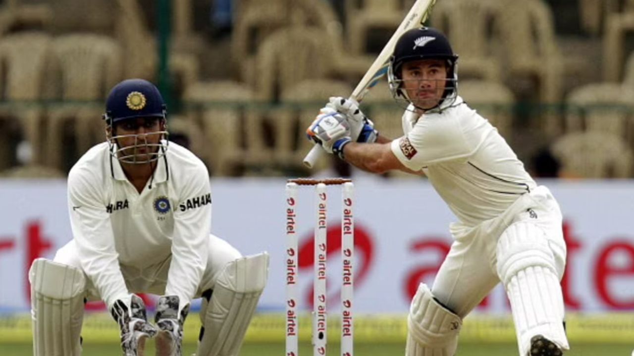 5. ક્રુગર વાન વિક (ન્યુઝીલેન્ડ) – 4 ફૂટ 9 ઈંચ : ક્રિકેટ ઈતિહાસના સૌથી ટૂંકા કદના ખેલાડીઓમાંના એક, દક્ષિણ આફ્રિકામાં જન્મેલા ક્રુગર વાન વિક, ન્યુઝીલેન્ડ માટે માત્ર 9 ટેસ્ટ રમ્યા અને 341 રન બનાવ્યા. ટૂંકા કદ હોવા છતાં, તેણે આંતરરાષ્ટ્રીય સ્તરે પોતાની છાપ છોડવાની કાબેલીયત દાખવી. (PC : PTI / GETTY)