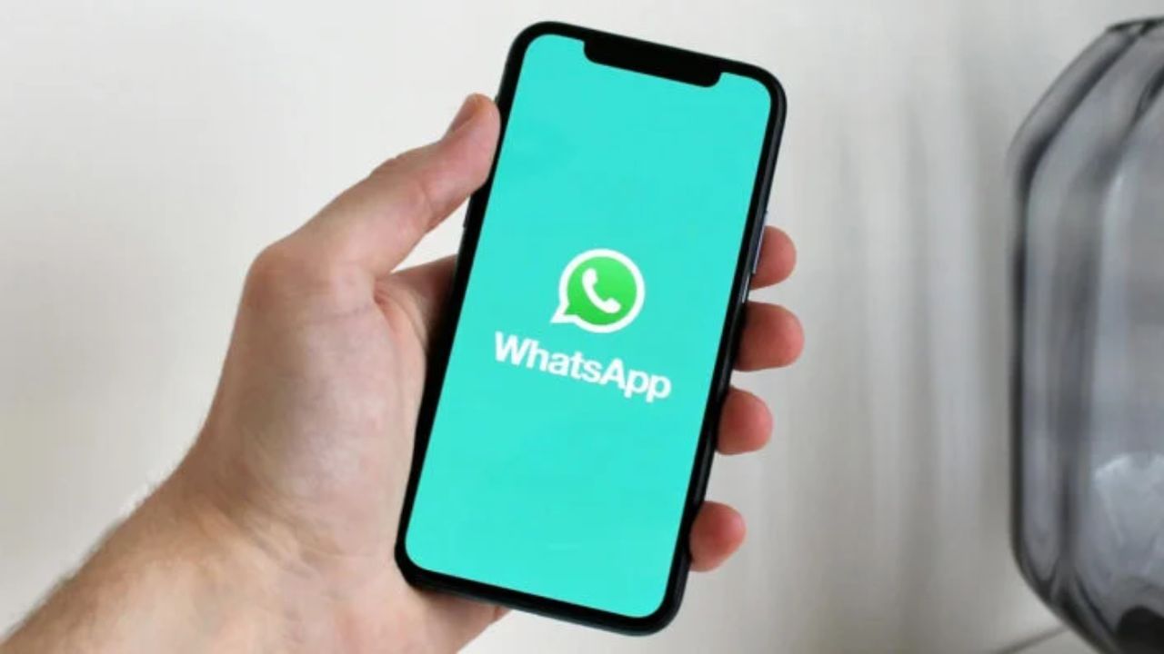 બીજા એક કિસ્સામાં, એક ટીવી એડ એજન્સી માટે ટેલેન્ટ સ્કાઉટ તરીકે દેખાતી એક મહિલાએ એક દંપતી સાથે છેતરપિંડી કરી. તે તેમને એમ્બિયન્સ મોલની બહાર મળી અને જાહેરાતોમાં તેમની છ વર્ષની પુત્રી માટે નોકરીનું વચન આપીને તેમને લલચાવી. મહિલાએ શરૂઆતમાં પોર્ટફોલિયો માટે ₹32,000 અને બાદમાં જાહેરાત શૂટ માટે ₹1 લાખની માંગણી કરી. થોડા સમય પછી, દંપતીને ખ્યાલ આવ્યો કે તેઓ છેતરાયા છે અને તેમણે સાયબર ક્રાઈમ યુનિટ ઈસ્ટમાં ફરિયાદ નોંધાવી.