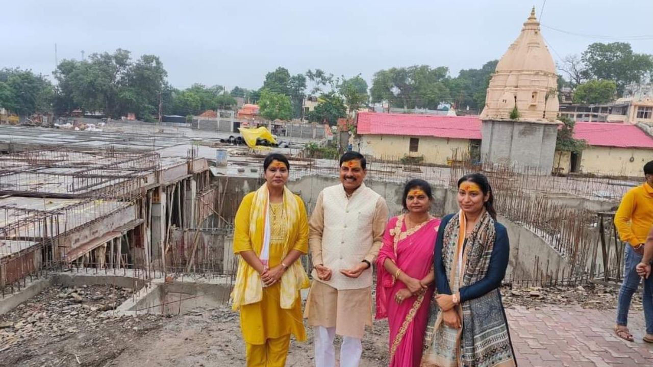  તેમણે 2010 થી 2013 સુધી અમદાવાદ શહેરના ડેપ્યુટી મેયર તરીકે સેવા આપી હતી.શહેરી વિકાસ ખાતું સોંપવામાં આવ્યું છે.