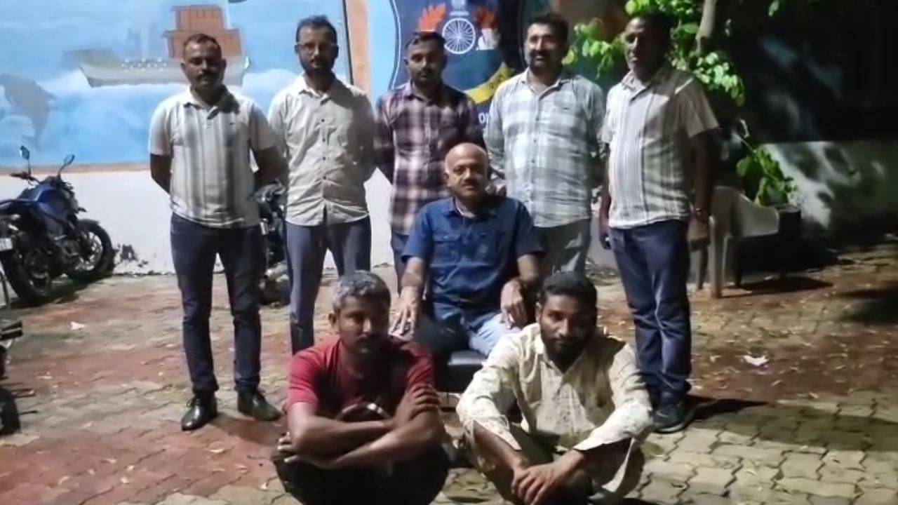 Dwarka : અરબી સમુદ્રમાં ડીઝલની ગેરકાયદે હેરાફેરીનો પર્દાફાશ, સલાયા બંદર પરથી SOGએ 2 શખ્સોને ઝડપ્યા, જુઓ Video