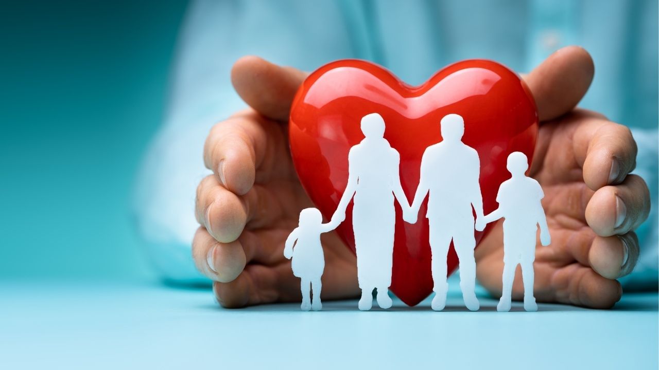 આ વીમા કવચ કર્મચારીના તેમના સેવા સમયગાળા દરમિયાન મૃત્યુ પર સક્રિય થાય છે. એટલે કે, જો કોઈ કર્મચારી કમનસીબે નોકરી દરમિયાન મૃત્યુ પામે છે (ઓફિસમાં, ઘરે અથવા રજા પર હોય), તો વીમા રકમ તેમના પરિવાર અથવા નોમિનીને વહેંચવામાં આવે છે. આ યોજના મહત્વપૂર્ણ છે કારણ કે તે અચાનક નાણાકીય કટોકટીના કિસ્સામાં પરિવારને તાત્કાલિક રાહત પૂરી પાડે છે.