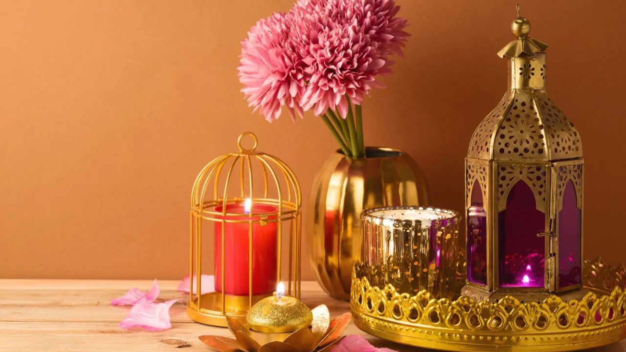 સ્વદેશી સજાવટ કરો: ફૂલ, પાન, રંગોળી જેવી કુદરતી સજાવટનો ઉપયોગ કરો. રંગોળી માટે કુદરતી રંગો (હળદર, મેથી, ચંદન, હિબીસ્કસ પાવડર વગેરે) નો ઉપયોગ કરો.
